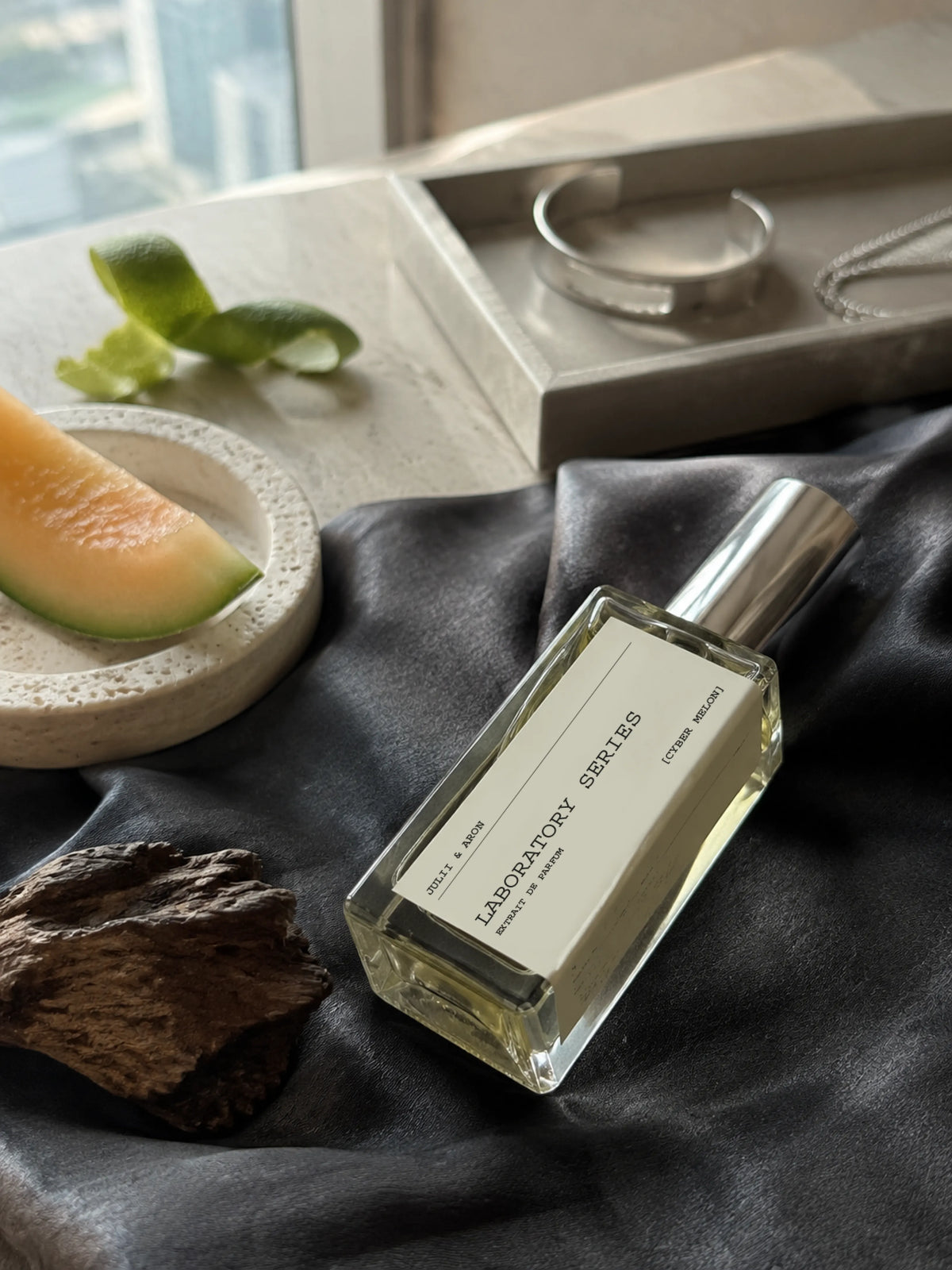 Labaratory series Nr. 2535 "Entwicklung des Autors Julii & Aron CYBER MELON" 50ml