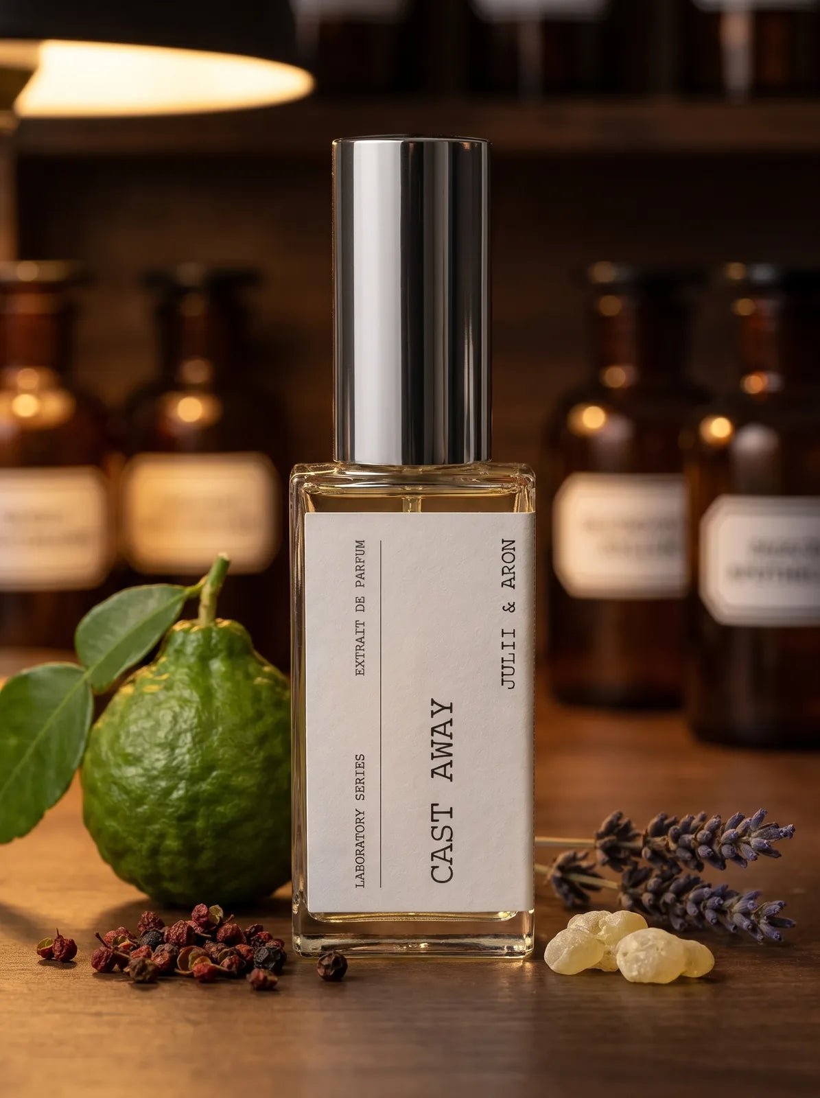 Cast Away Extrait de Parfum 50 ml – Laboratory Series von Julii & Aron mit Bergamotte, Rosa Pfeffer, Lavendel und Weihrauch