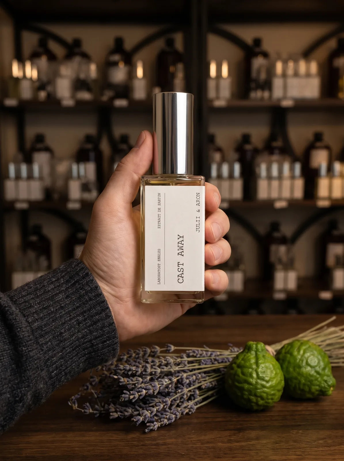 Cast Away Parfum von Julii & Aron – Detailansicht